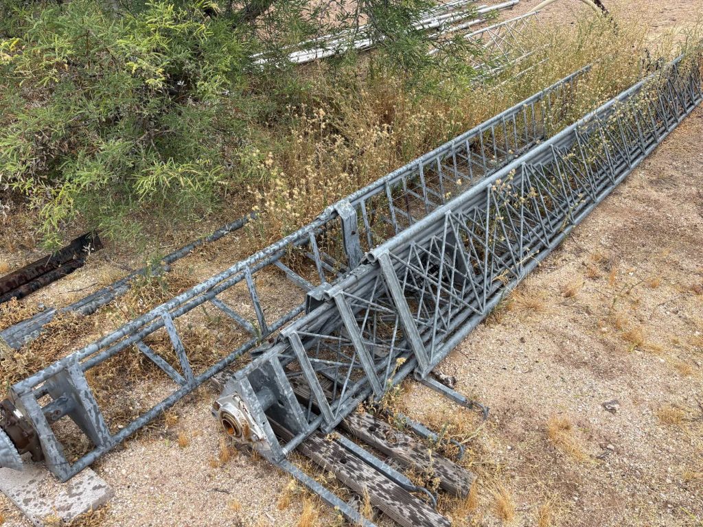 Steel antenna support mast for mounting ham radio antennas and communication equipment